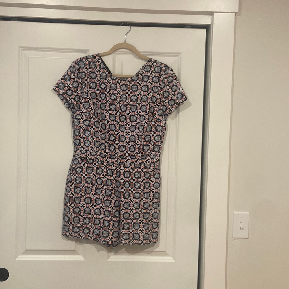 Never worn (tags still on) Banana Republic, size 4 romper